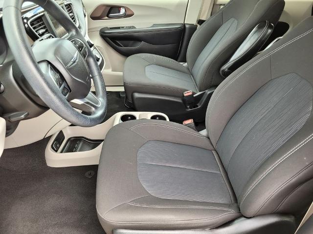 2021 Chrysler Voyager LX