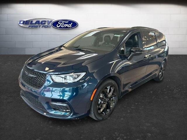 2025 Chrysler Pacifica Limited for sale in Elma, NY