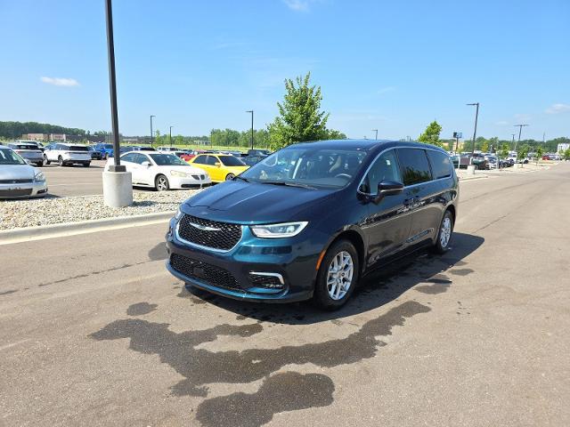 2023 Chrysler Pacifica Touring L for sale in Flint, MI