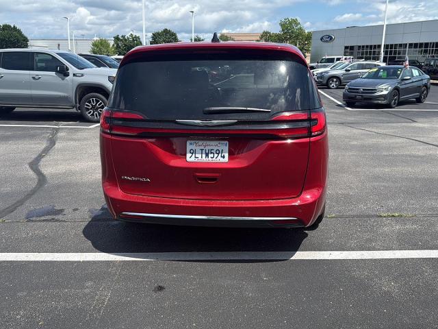 2025 Chrysler Pacifica Select