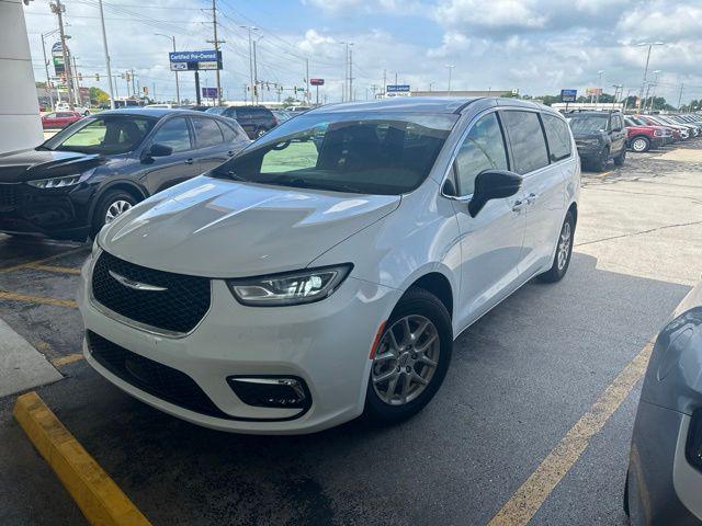 2025 Chrysler Pacifica Select for sale in Bloomington, IL