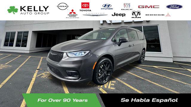 2023 Chrysler Pacifica Touring L AWD for sale in Emmaus, PA