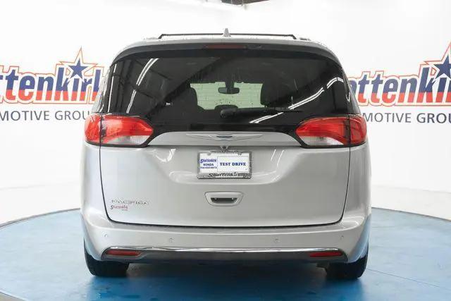 2020 Chrysler Pacifica Touring L