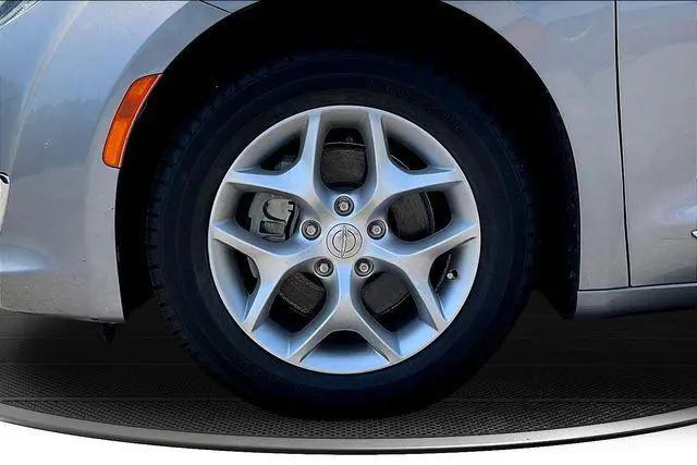 2020 Chrysler Pacifica Touring L