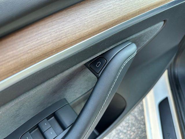 2021 Tesla Model 3 Standard Range Plus Rear-Wheel Drive