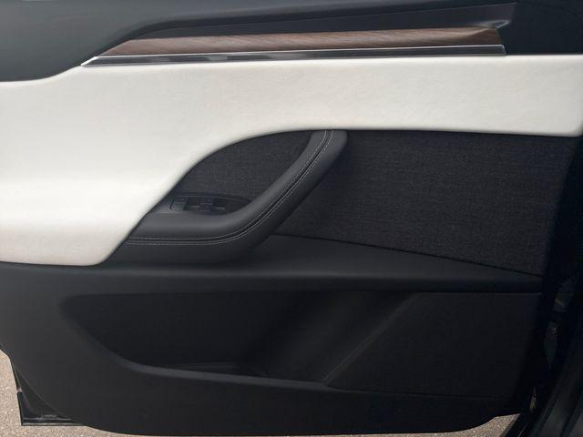 2022 Tesla Model X Base