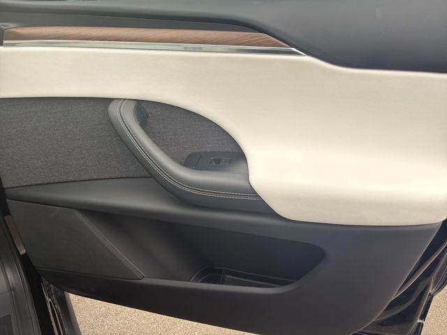 2022 Tesla Model X Base