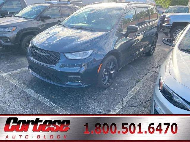2025 Chrysler Pacifica Limited for sale in Rochester, NY