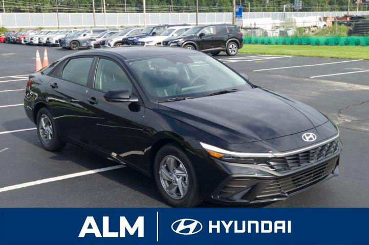 New 2026 Abyss Black HYUNDAI SE image 4