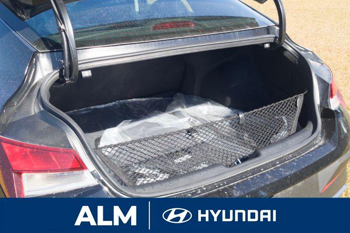 New 2026 Abyss Black HYUNDAI SE image 8