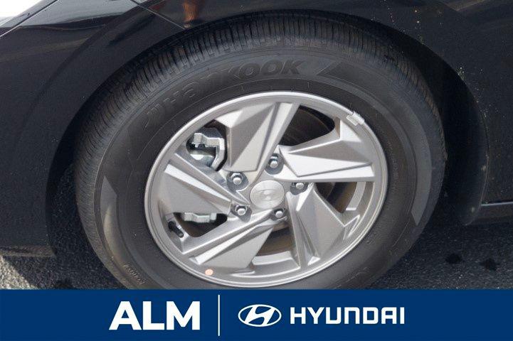 New 2026 Abyss Black HYUNDAI SE image 12