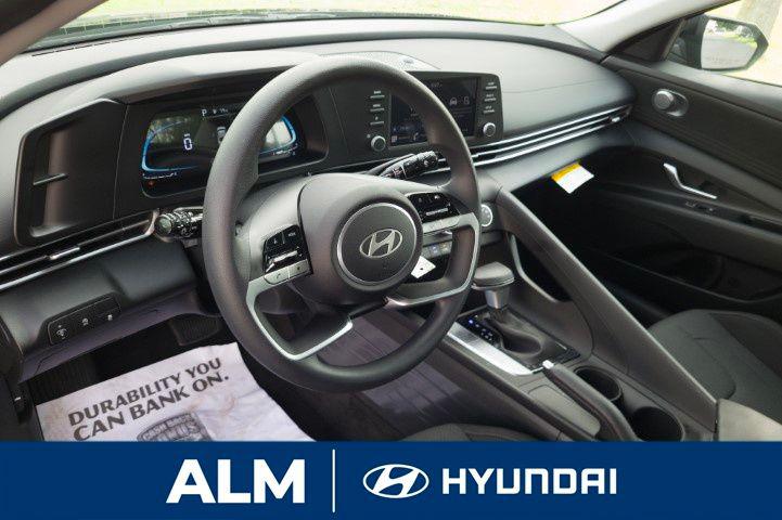 New 2026 Abyss Black HYUNDAI SE image 13