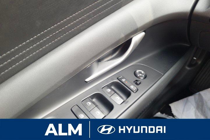 New 2026 Abyss Black HYUNDAI SE image 31