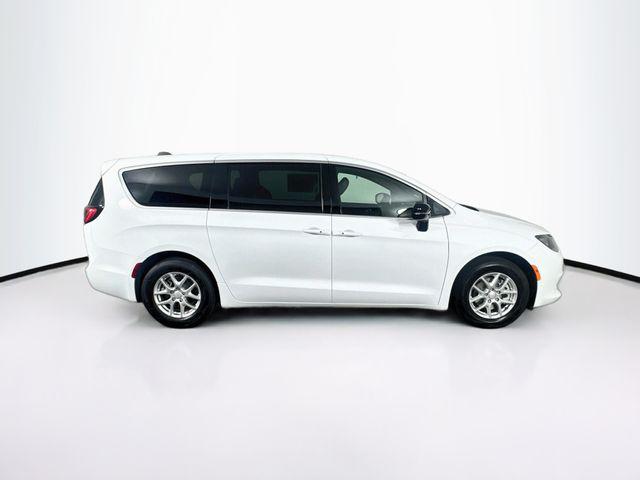 2027 Chrysler Pacifica LX