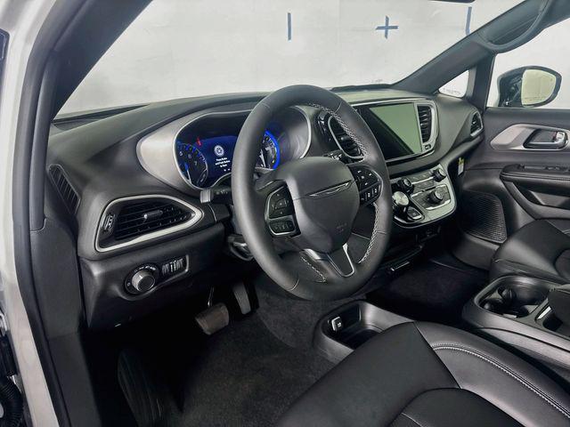 2027 Chrysler Pacifica LX