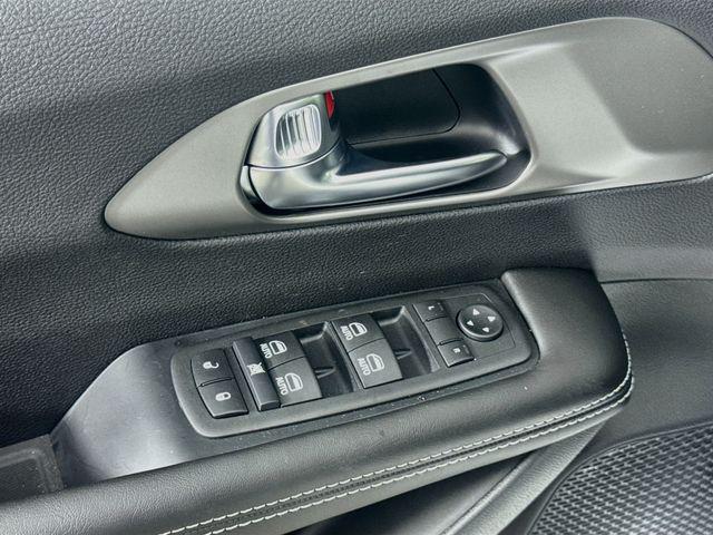 2027 Chrysler Pacifica LX