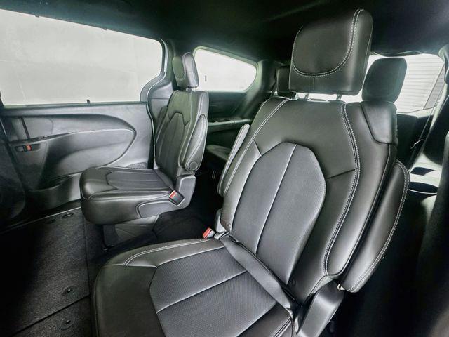 2027 Chrysler Pacifica LX