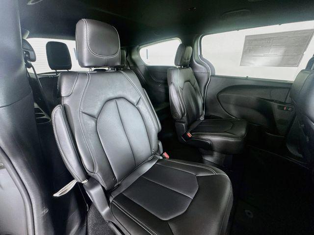2027 Chrysler Pacifica LX