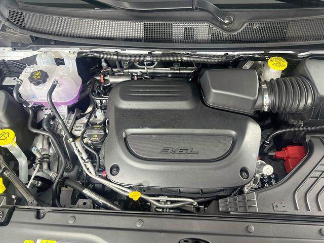 2027 Chrysler Pacifica LX