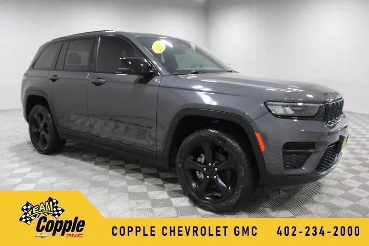 2023 Jeep Grand Cherokee Altitude 4x4 for sale in Louisville, NE