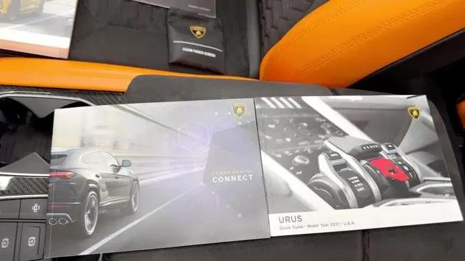 2021 Lamborghini Urus Pearl Capsule