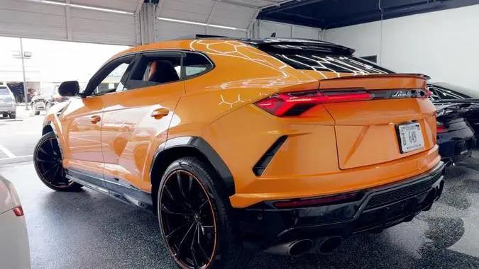 2021 Lamborghini Urus Pearl Capsule