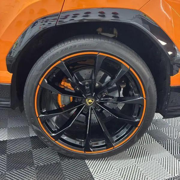 2021 Lamborghini Urus Pearl Capsule