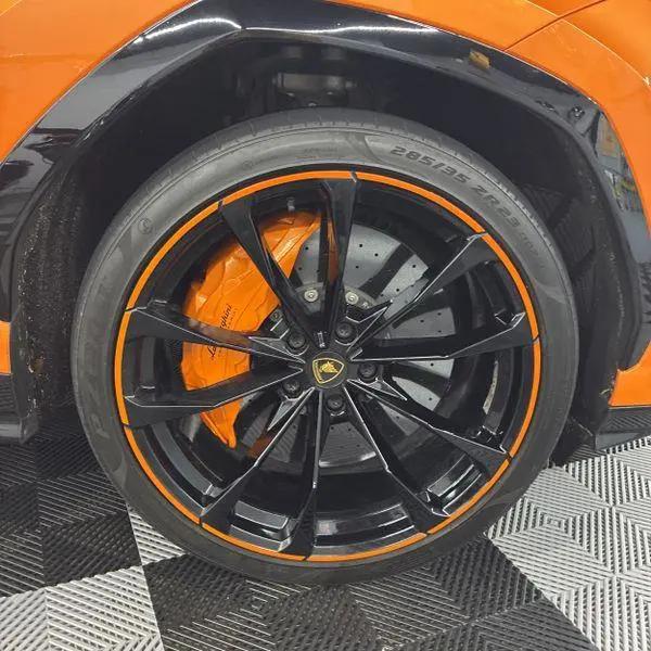 2021 Lamborghini Urus Pearl Capsule