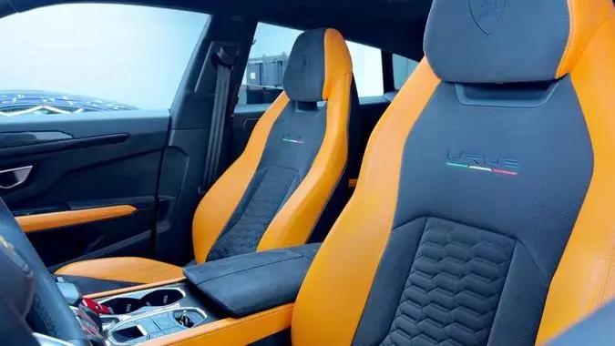 2021 Lamborghini Urus Pearl Capsule