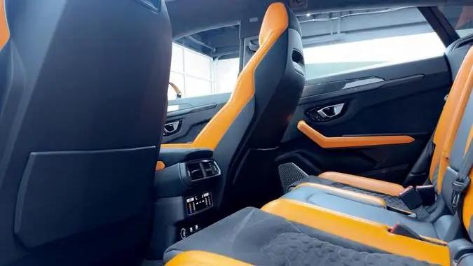 2021 Lamborghini Urus Pearl Capsule