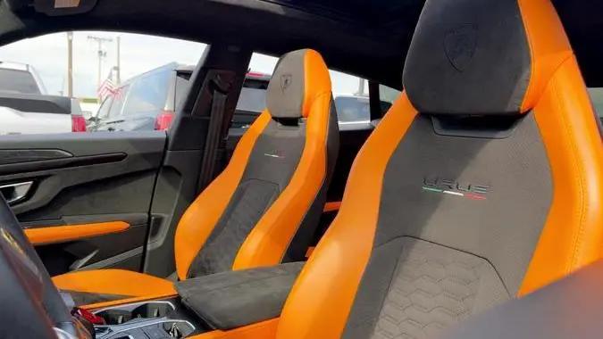 2021 Lamborghini Urus Pearl Capsule