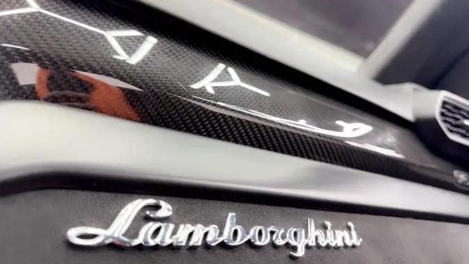 2021 Lamborghini Urus Pearl Capsule