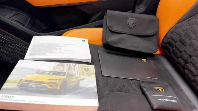 2021 Lamborghini Urus Pearl Capsule