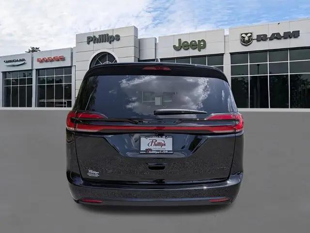 2027 Chrysler Pacifica Limited