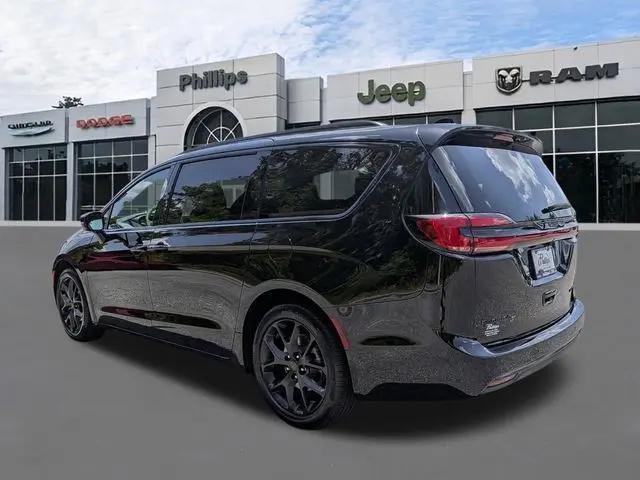 2027 Chrysler Pacifica Limited