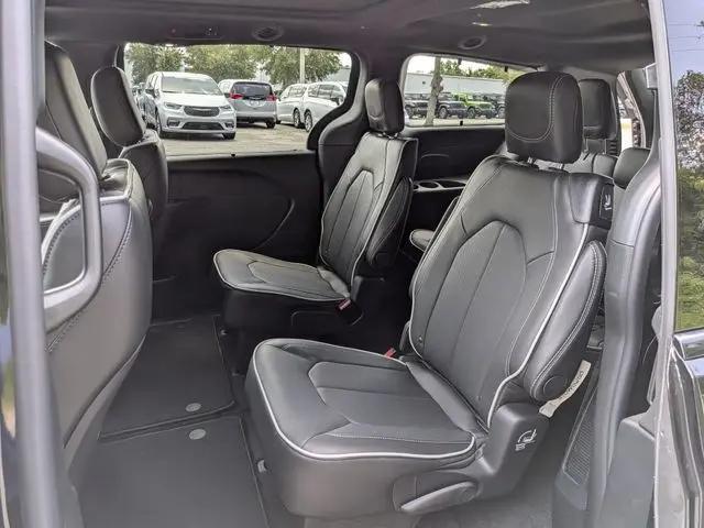2027 Chrysler Pacifica Limited