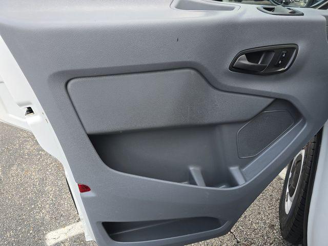 2019 Ford Transit 148 WB Medium Roof Cargo