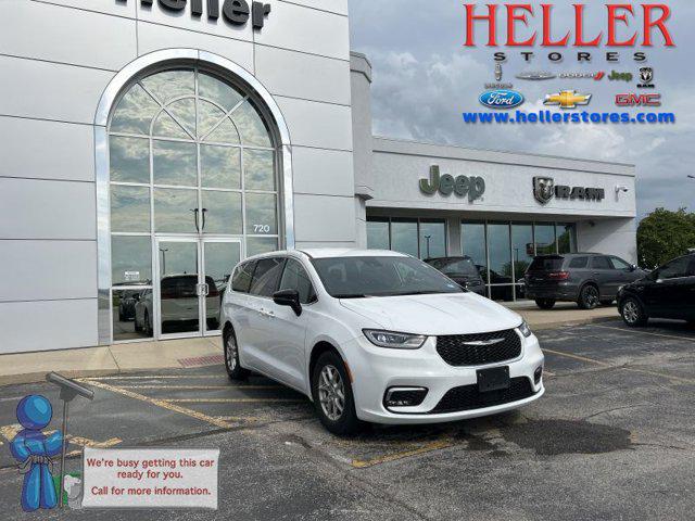 2025 Chrysler Pacifica Select for sale in El Paso, IL