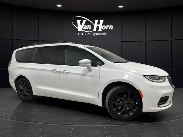 2022 Chrysler Pacifica Touring L AWD for sale in Plymouth, WI