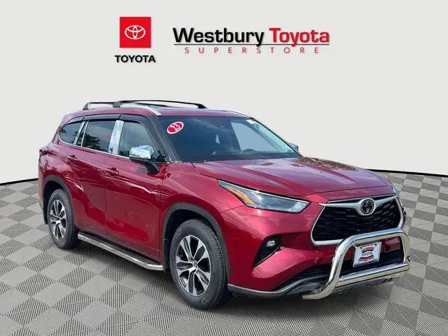 2023 Toyota Highlander L for sale in Westbury, NY