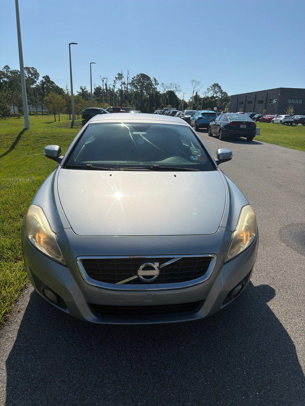 View vehicle photo 3