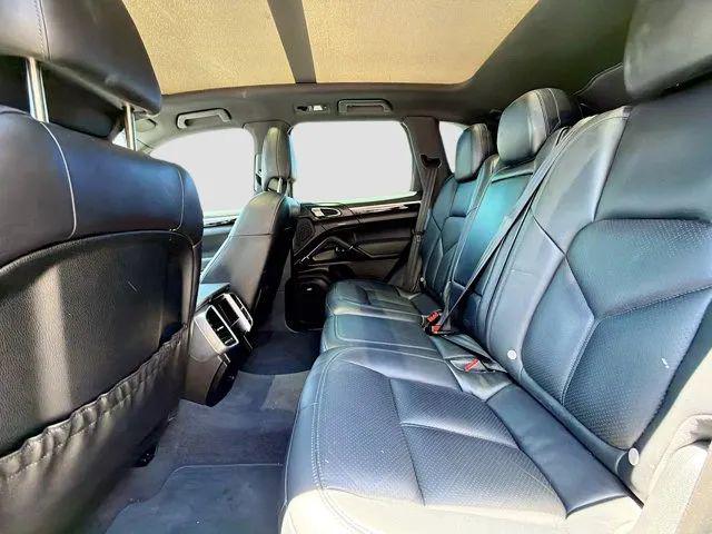 2016 Porsche Cayenne Base