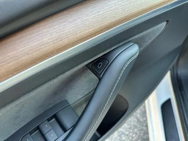 2021 Tesla Model 3 Standard Range Plus Rear-Wheel Drive
