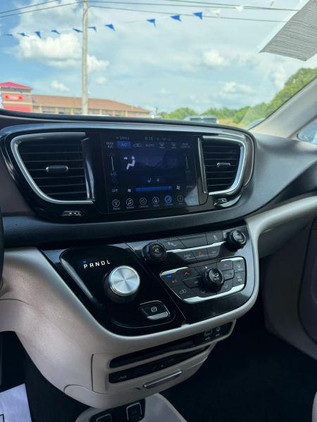 2017 Chrysler Pacifica Touring-L Plus
