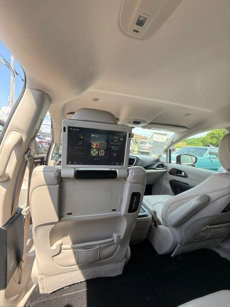 2017 Chrysler Pacifica Touring-L Plus