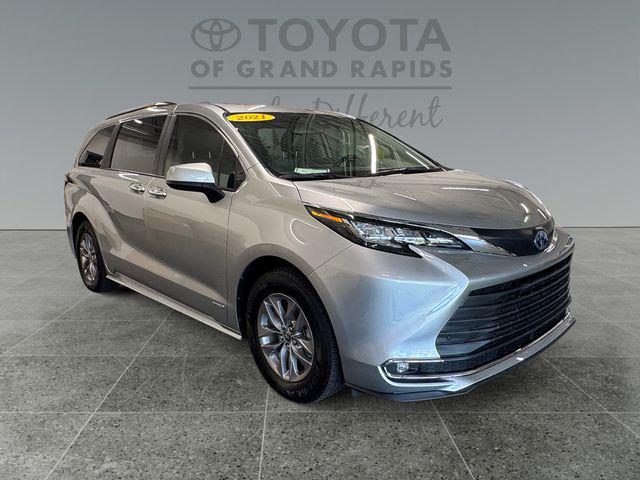 2021 Toyota Sienna XLE for sale in Grand Rapids, MI