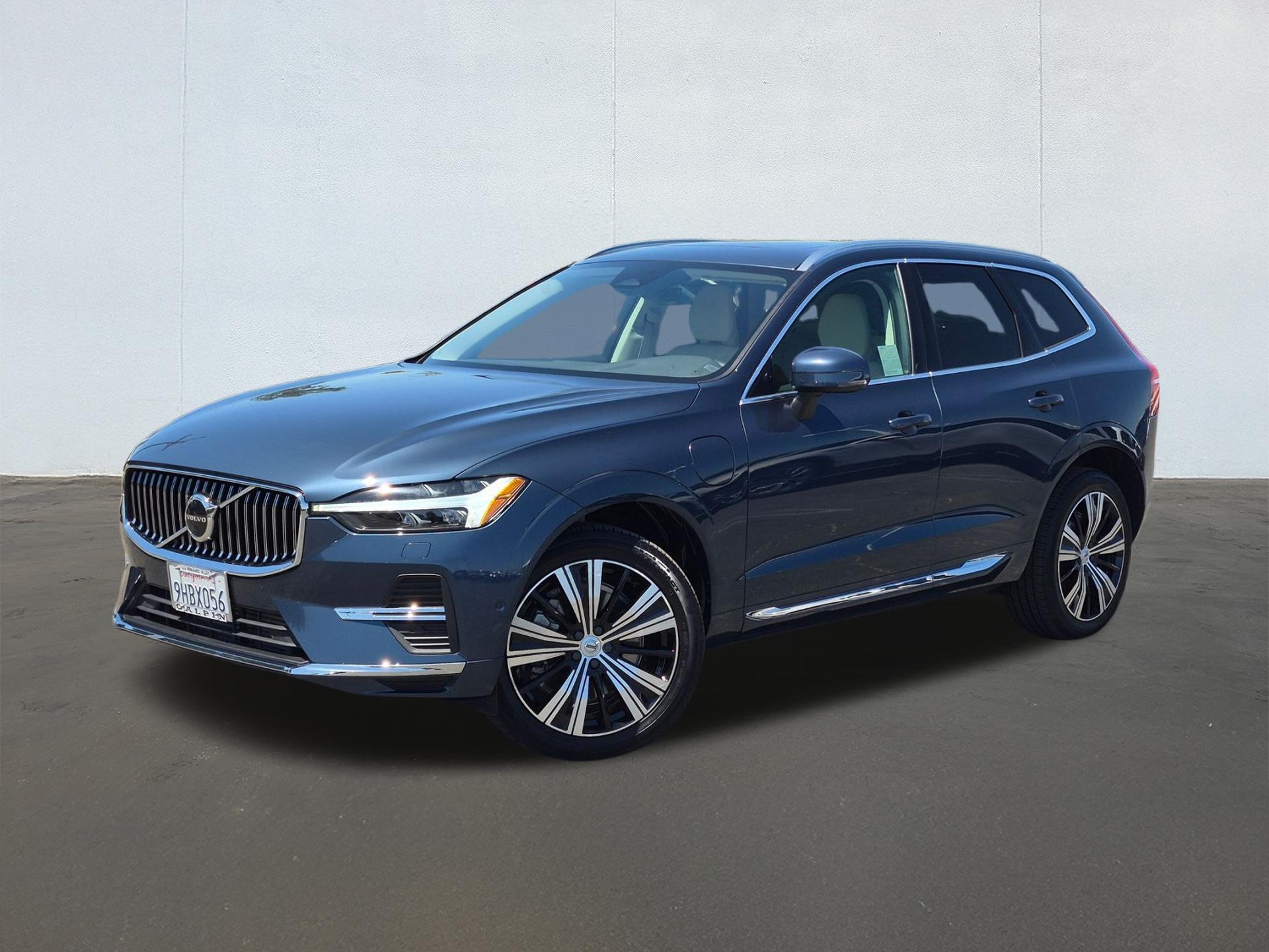 2023 Volvo XC60 Recharge T8 Plus Bright Theme eAWD