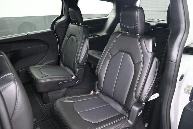 2027 Chrysler Pacifica LX