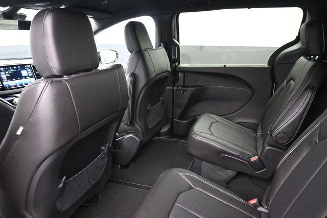 2027 Chrysler Pacifica LX
