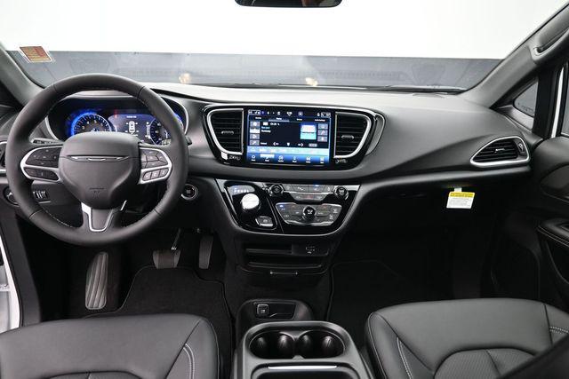 2027 Chrysler Pacifica LX
